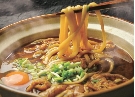 煮崩れしにくいたつみ製麺の味噌煮込みうどん