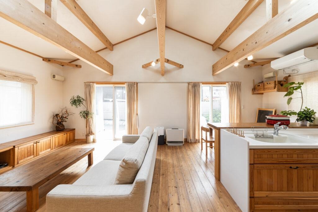 天井の高い開放的な空間