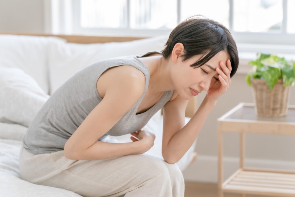 落ちこんでいる女性