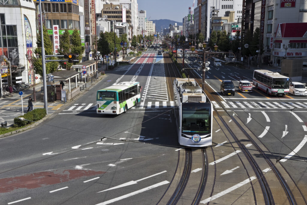 豊橋駅前大通とT1000形路面電車
