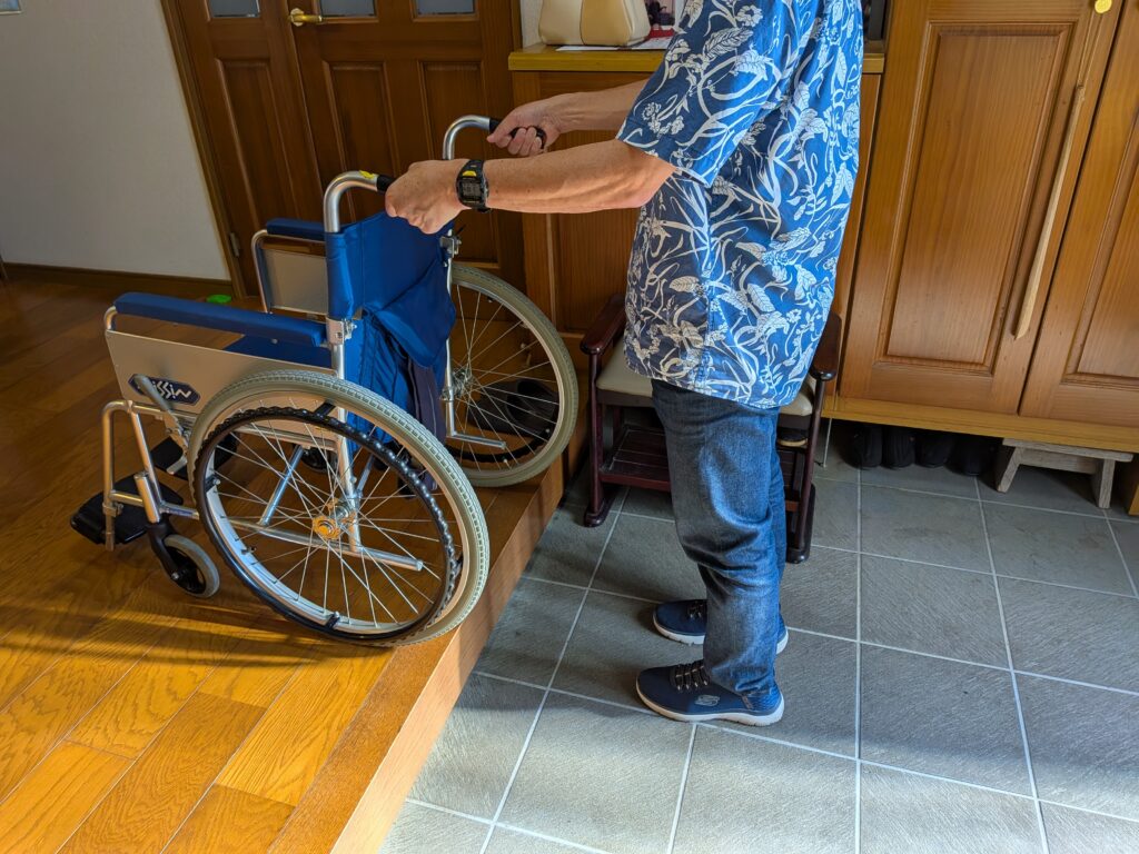 後輪を持ち上げ段を上がる